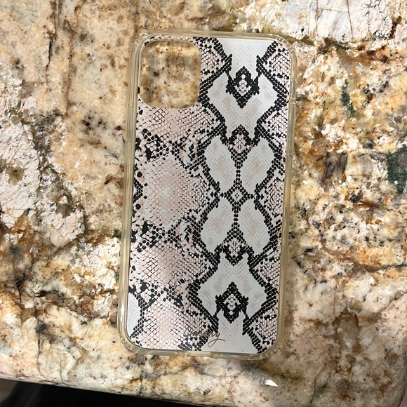 Assorted iPhone 11 Cases - Picture 5 of 16
